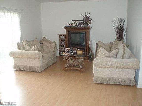 3rd image of 1407 Glenoaks Blvd