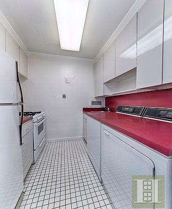 4th image of 1084 2nd Ave #24C