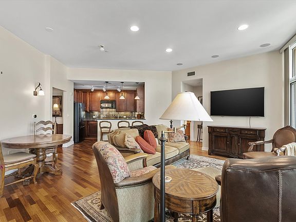 4th image of 500 Throckmorton St APT 2301