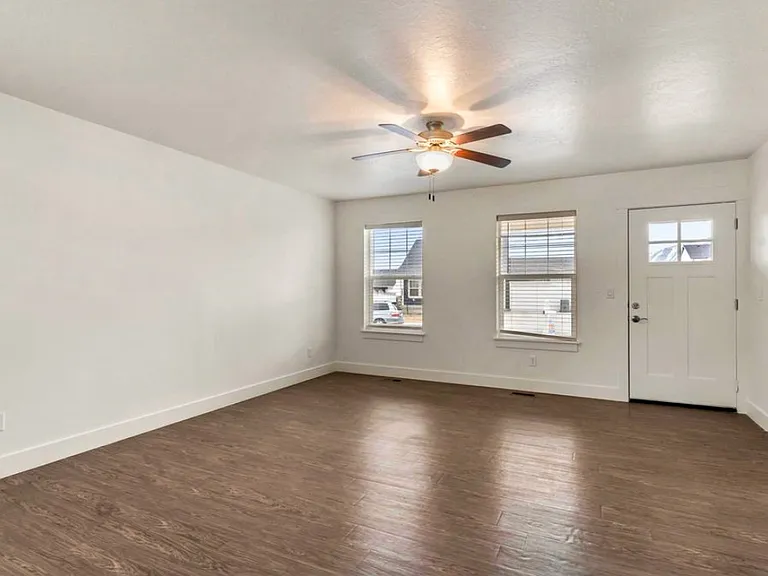 849 N 210 W — Photo 26