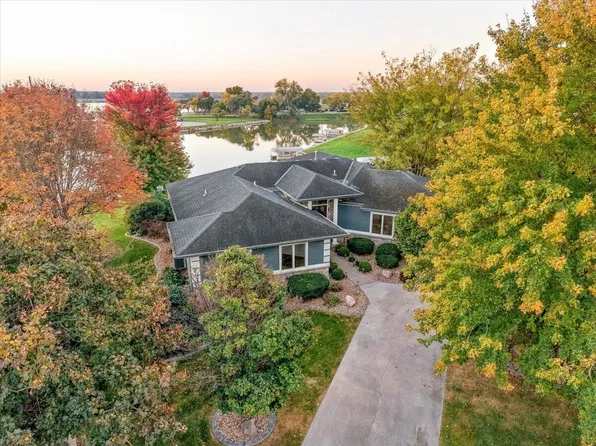 73 Pelican Dr, Council Bluffs, IA 51501