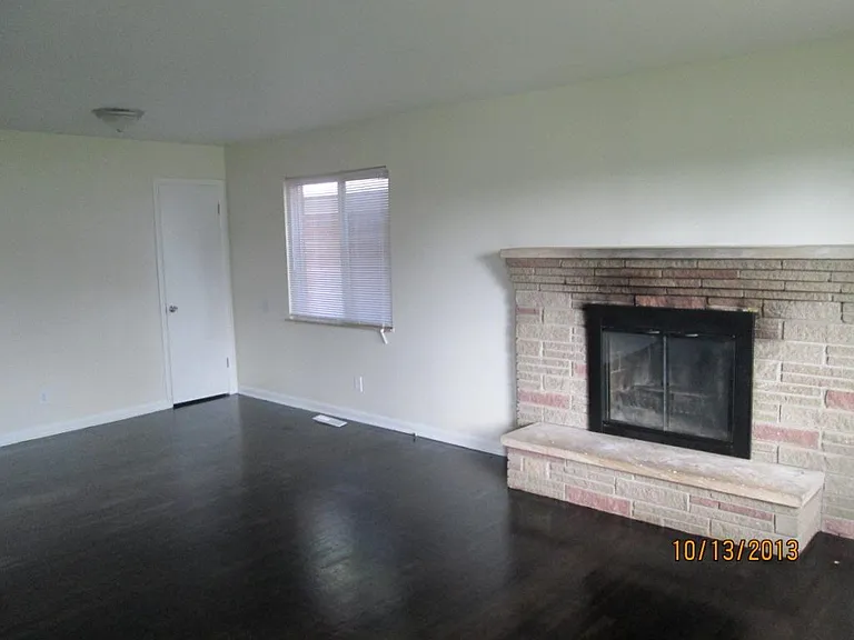 1239 Nocturne Rd E — Photo 3