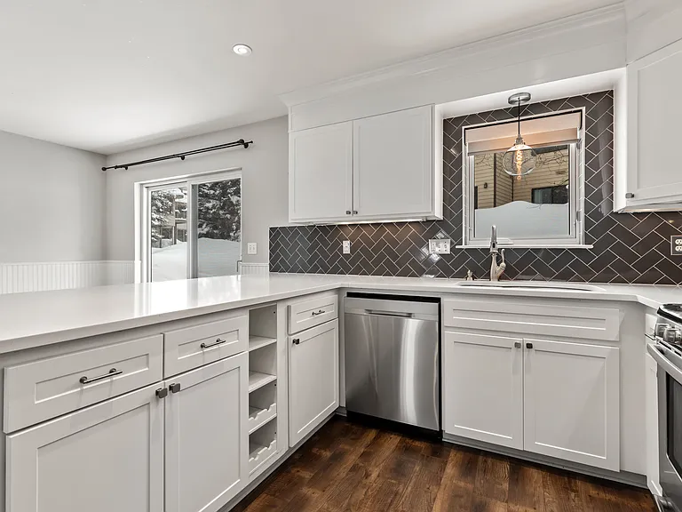 3450 Sunburst Ct — Photo 7