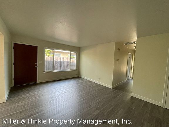 4th image of 2082 Kim Louise Dr