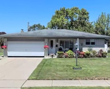 8627 Independence Dr, Sterling Heights, MI, 48313