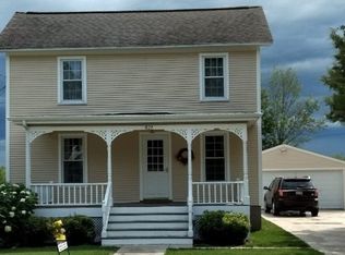 419 N Main St, Earlville, IL 60518