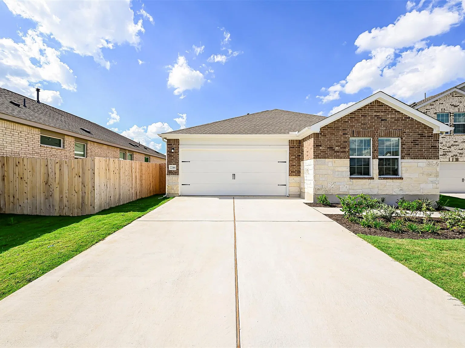 4 bed, 2.0 bath, 2031 sqft, $2,250 — Photo 2