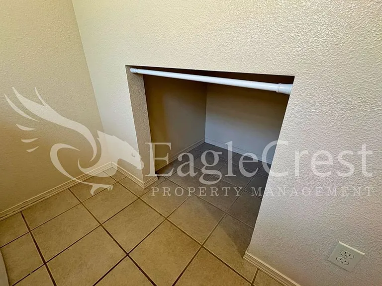 216 N Park St — Photo 24