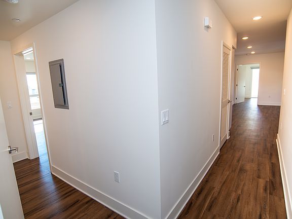 5th image of 1225 Wellesley Ave #301