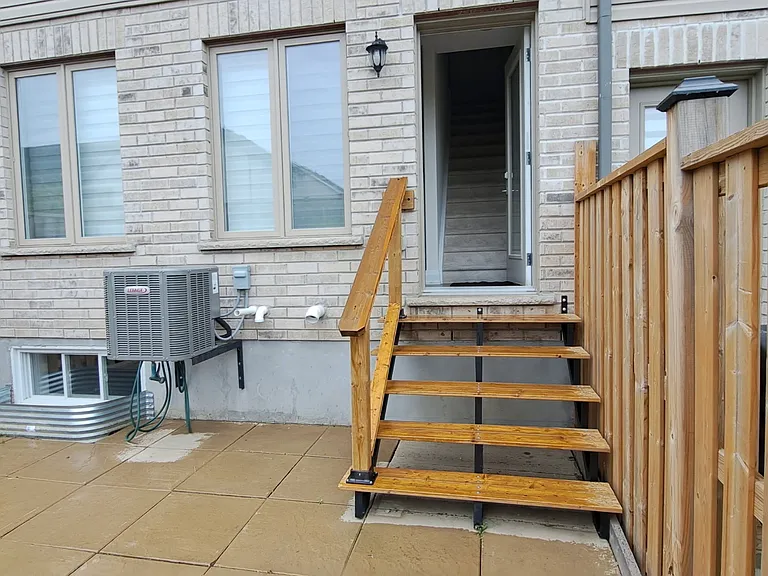 12 Winterton Ct — Photo 8