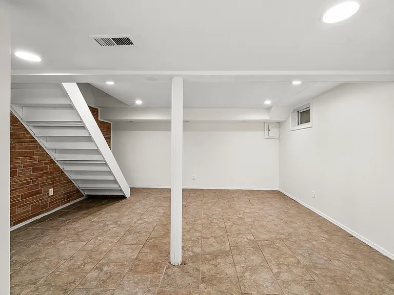 53 Oneida Ave — Photo 24