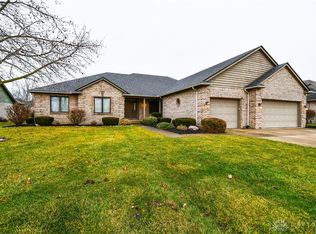 228 Old Carriage Dr, Englewood, OH