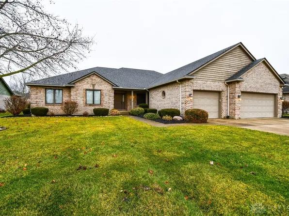 228 Old Carriage Dr, Englewood, OH 45322