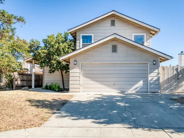 571 W Pat Dr, Clovis, CA 93612