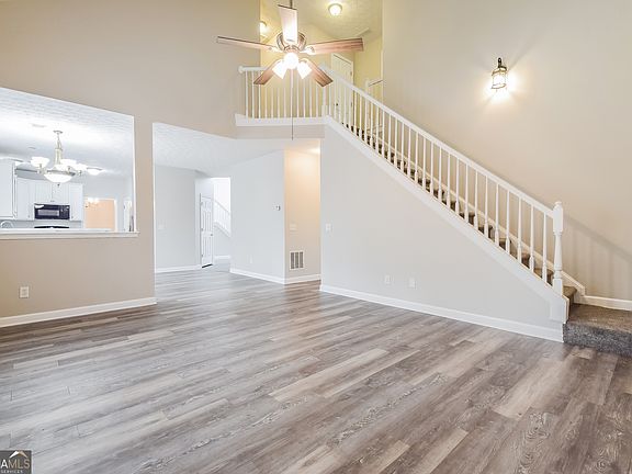 4th image of 3167 Claridge Dr