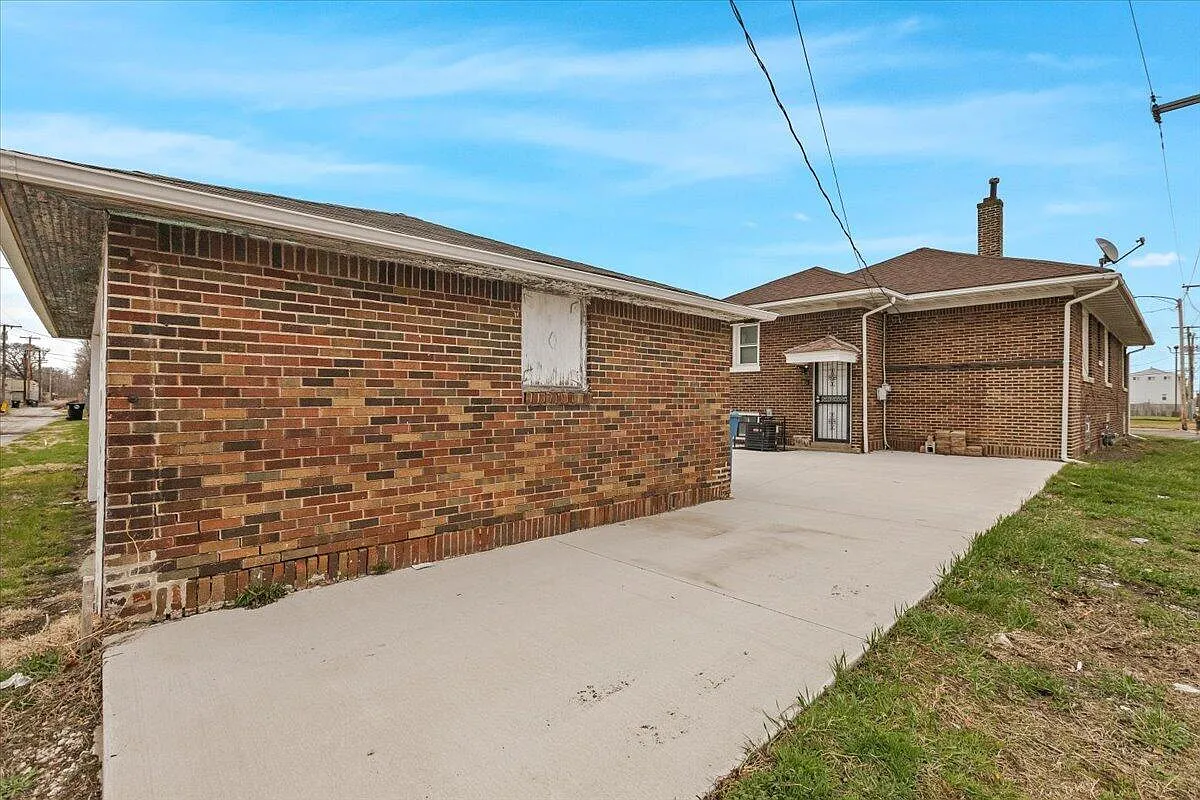 4 bed, 2.0 bath, 2237 sqft, $2,000 — Photo 4