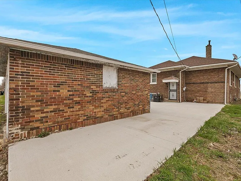 456 Bridge St — Photo 4