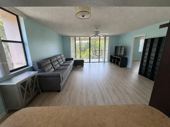 6800 Cypress Rd APT 415, Plantation, FL 33317