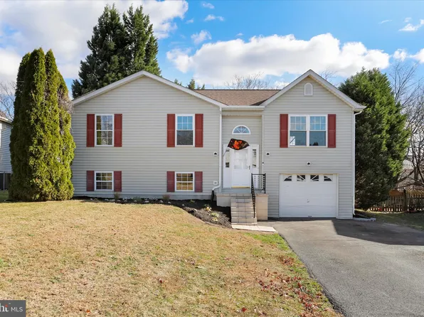 151 Farm Pond Ln, Martinsburg, WV 25404