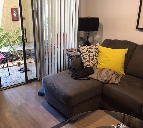 4th image of 2812 N Auburn Ct #102