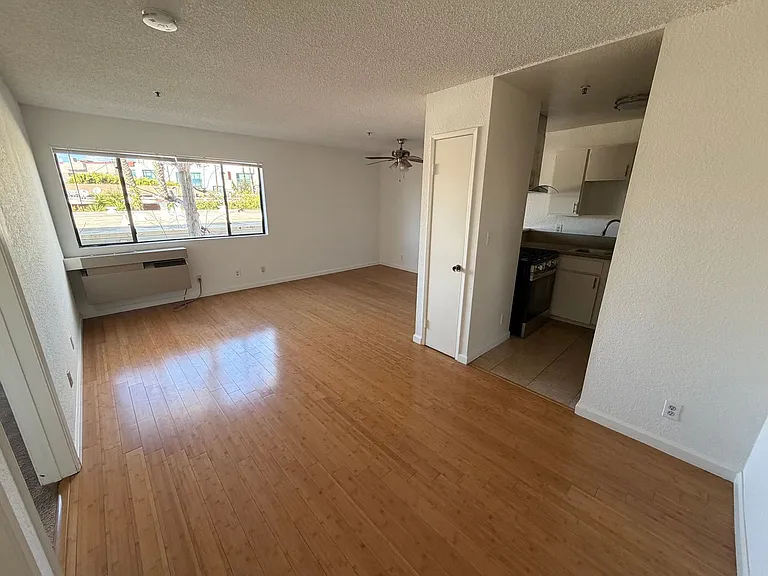 10323 Woodbine — Photo 13