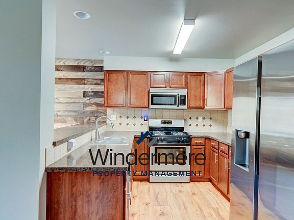 2nd image of 125 NE Melrose Dr