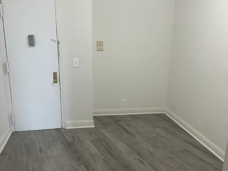 1527 Grand Concourse #1E — Photo 2
