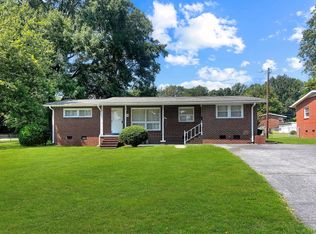 1249 Robin Rd, Eden, NC 27288