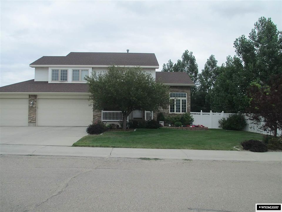 1st image of 6 Fairway Dr