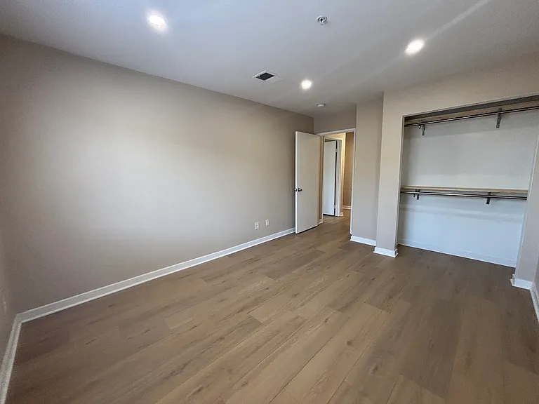6924 Vesper Ave — Photo 4