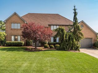 40 Thornbury Ln, Powell, OH 43065