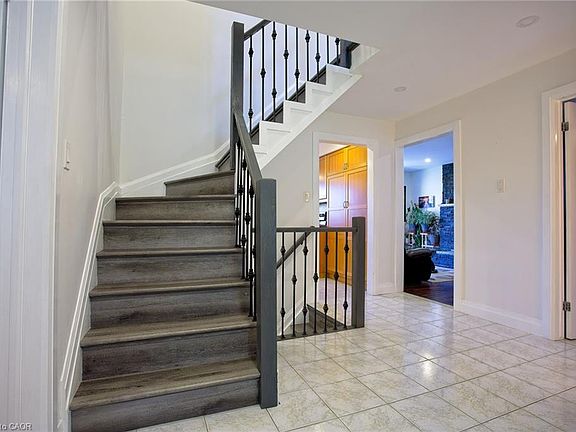 4th image of 39 Ainsworth St