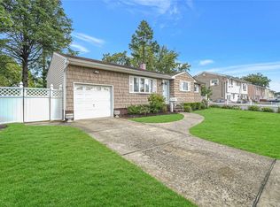 81 Ellery St, Brentwood, NY 11717
