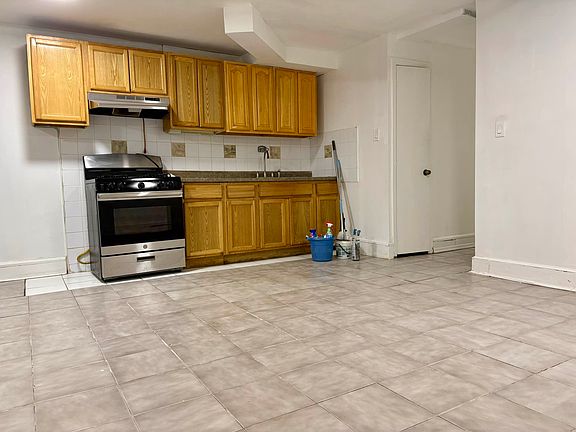 2nd image of 355 Kosciuszko St #1