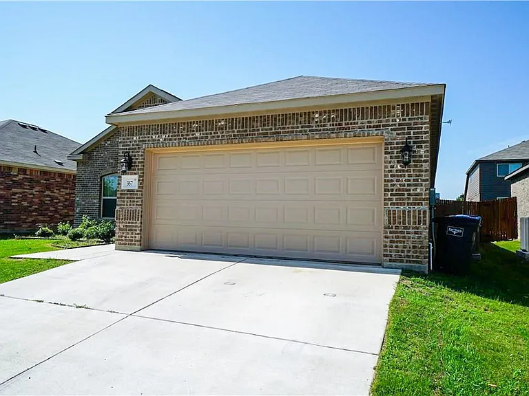 357 Emerald Creek Dr — Photo 2