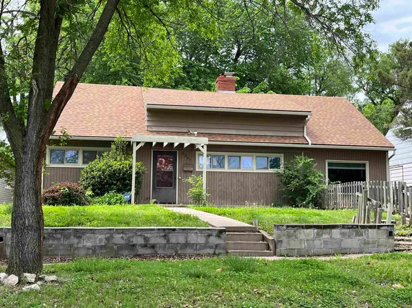 2207 S Pinecrest St, Wichita, KS 67218