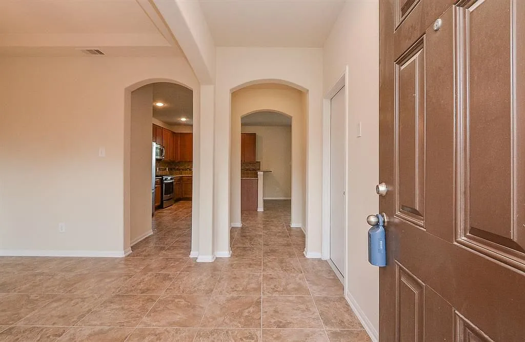 3 bed, 2.0 bath, 1730 sqft, $2,000 — Photo 3