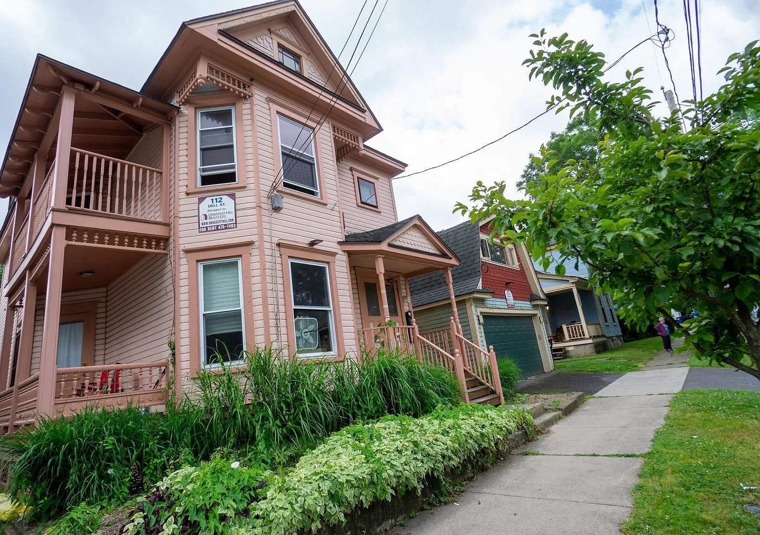 112 Dell Apt 2 - Available 7/1/27 - Charming Second Floor Apartment One Block From Shops, Eaterie... — Photo 2