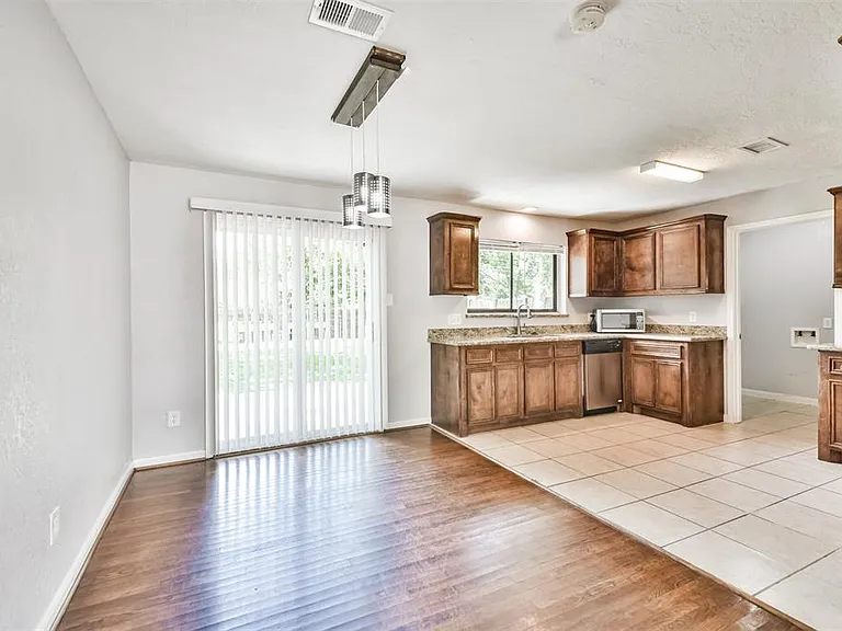 7106 Pinetex Dr — Photo 9