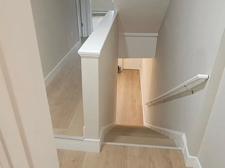 2065 E Somerset St — Photo 18