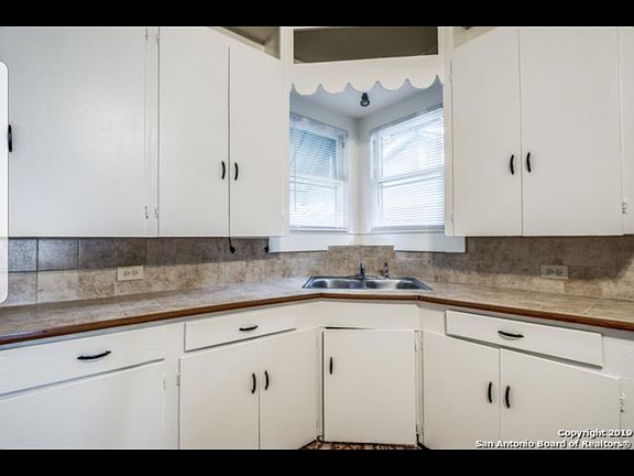 3rd image of 321 Linares St