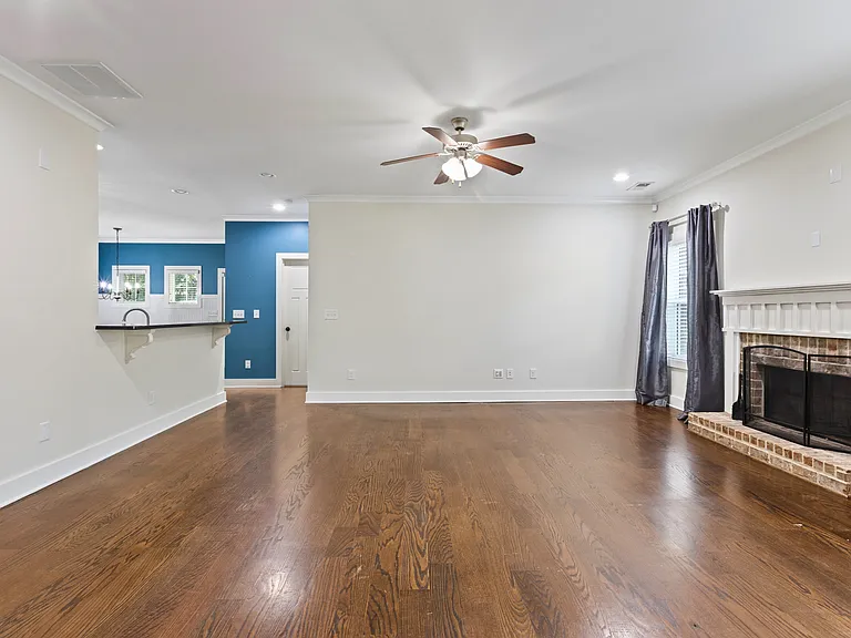 1455 Reynolds Dr — Photo 4