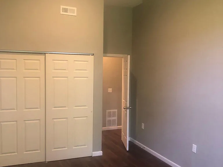 208 W South St #5 — Photo 4