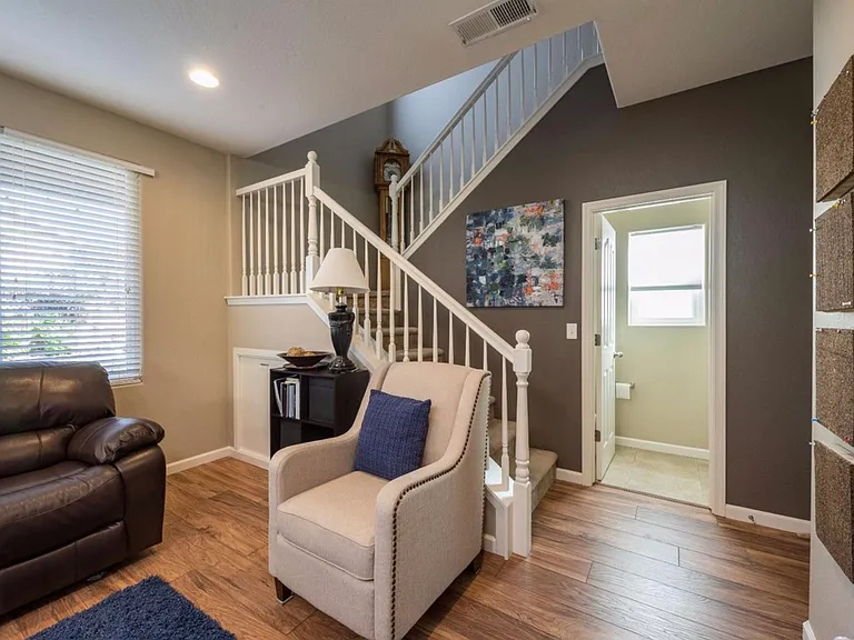 10586 N Whitney Ave — Photo 3