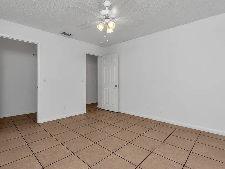 1320 Wellington St #B — Photo 12