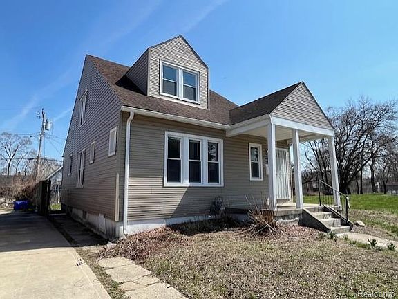 2nd image of 16878 Lilac St