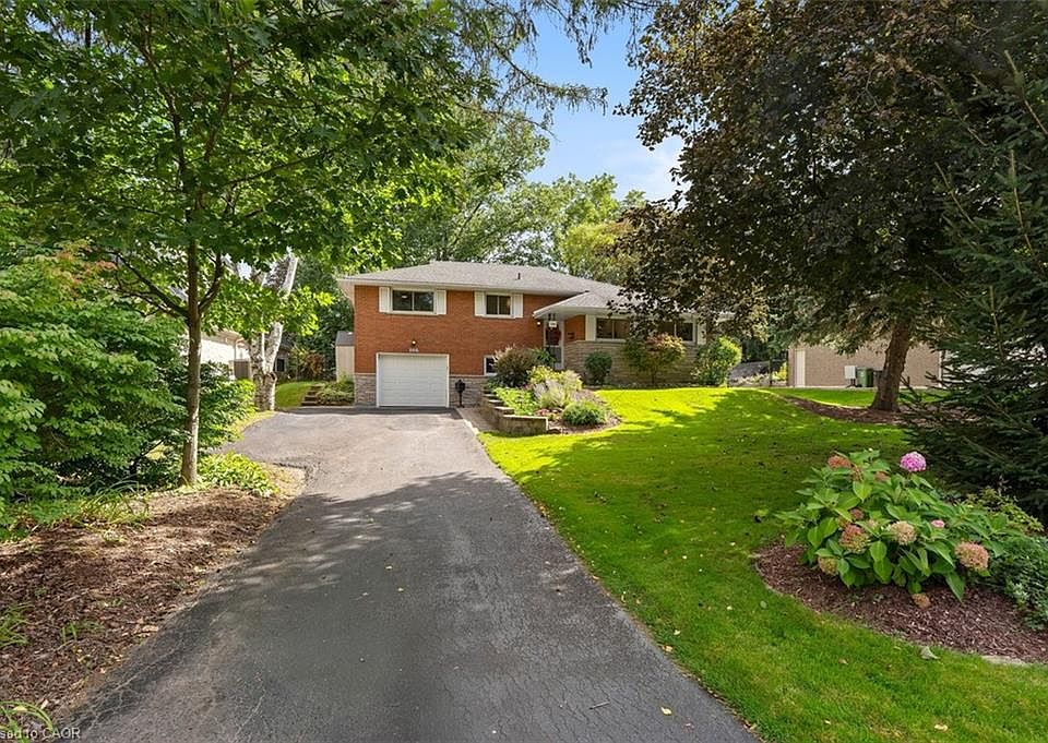 1st image of 200 Woodview Cres