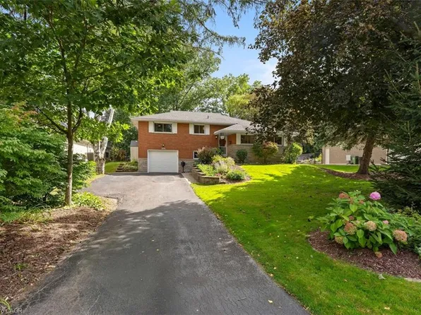 200 Woodview Cres, Ancaster, ON L9G 1G2