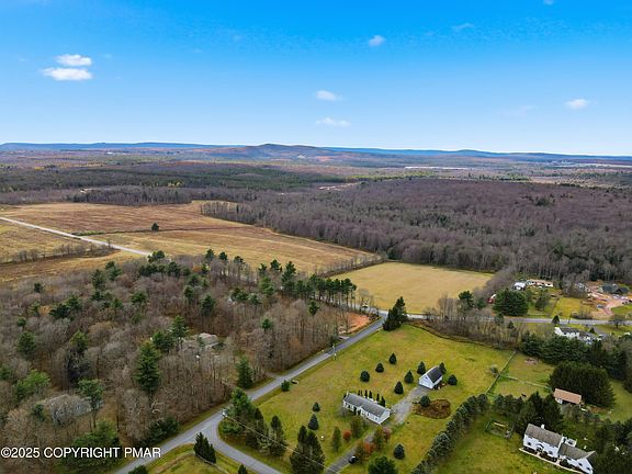 3rd image of 376 High Country Dr