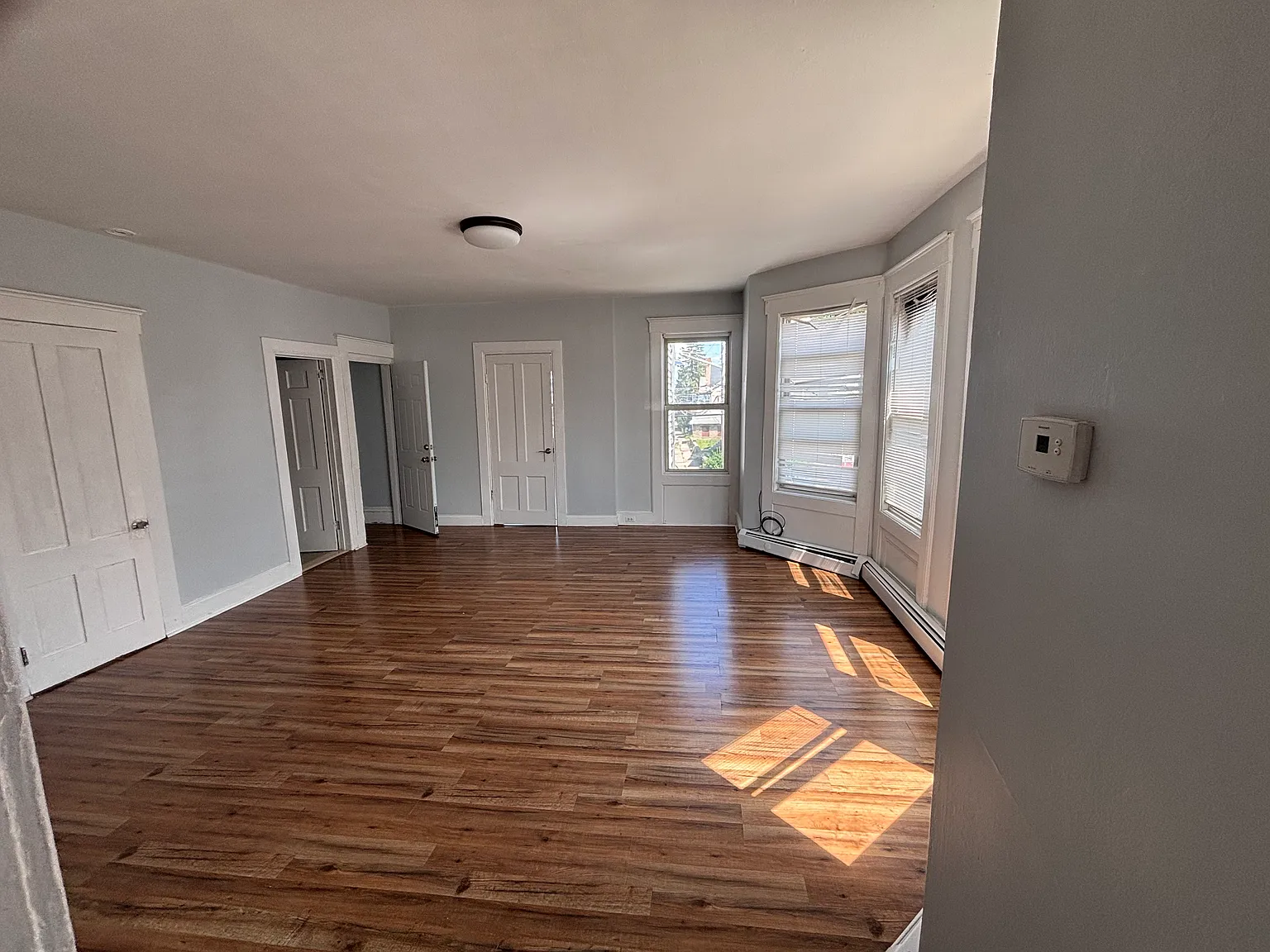 2 bed, 1000 sqft, $2,200 — Photo 3